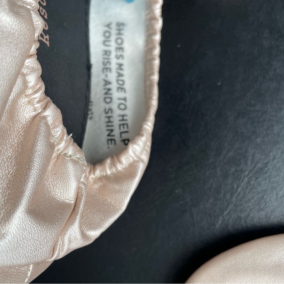 NWT Ladies Cream Rescue Flats - Picture 7 of 8